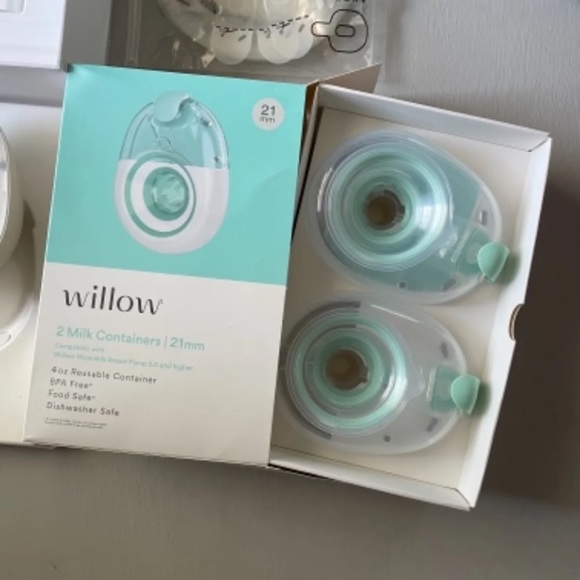 Willow pump 2.0 and 2 21mm milk containers - Picture 6 of 7